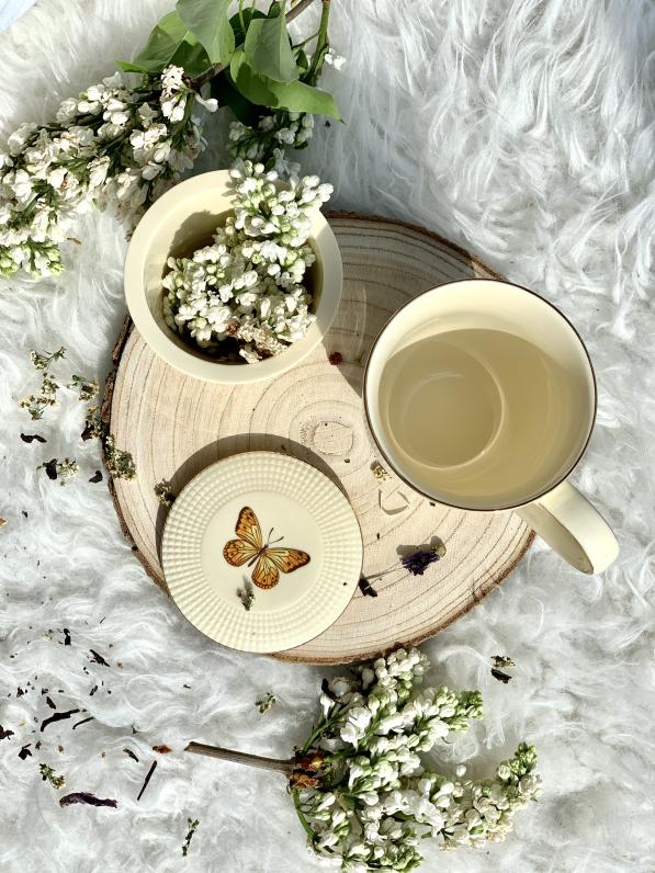 Kubek porcelanowy z zaparzaczem i pokrywką DUO ECRU MOTYLKI 400 ml