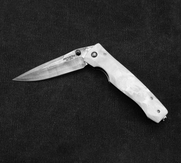 MCUSTA Elite Corian Damascus 8,5 cm - japoński nóż survivalowy składany ze stali damasceńskiej