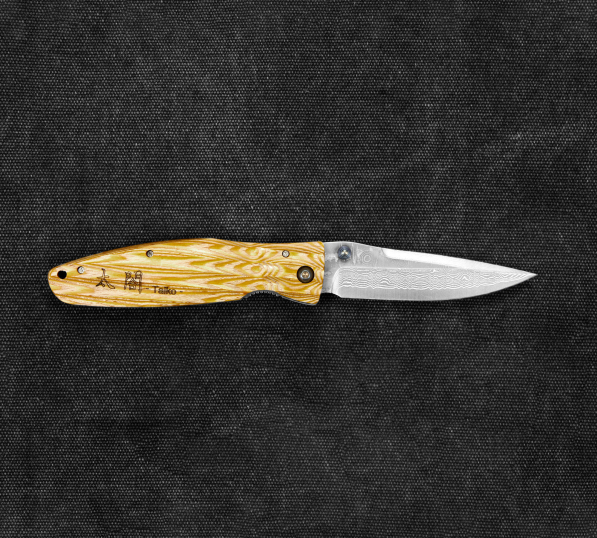 MCUSTA Sengoku Yellow Pakka Damascus 8,5 cm - japoński nóż survivalowy składany ze stali damasceńskiej