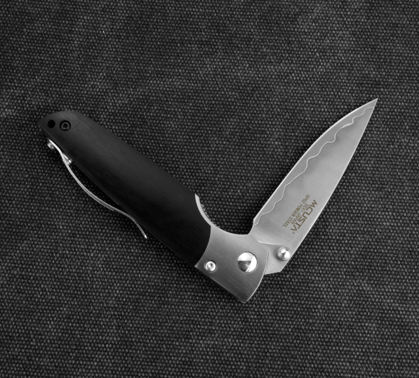 MCUSTA Shinra Mixture Black Pakka 6,5 cm - japoński nóż survivalowy składany ze stali proszkowej