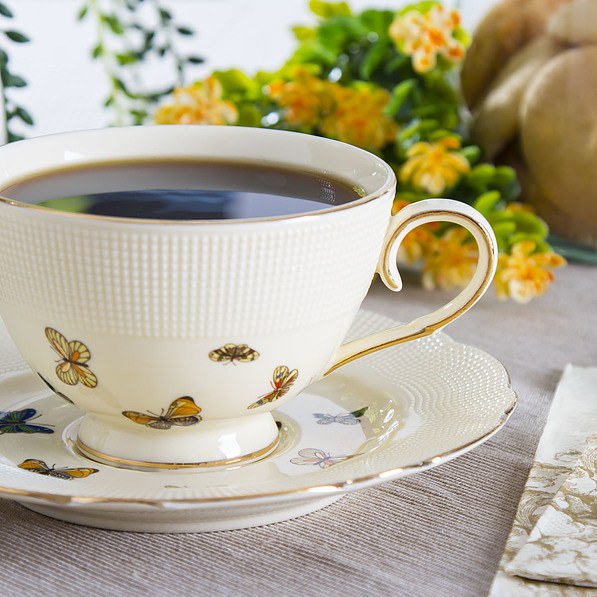 Filiżanka do kawy i herbaty porcelanowa ze spodkiem DUO BUTTERFLY KREMOWA 200 ml