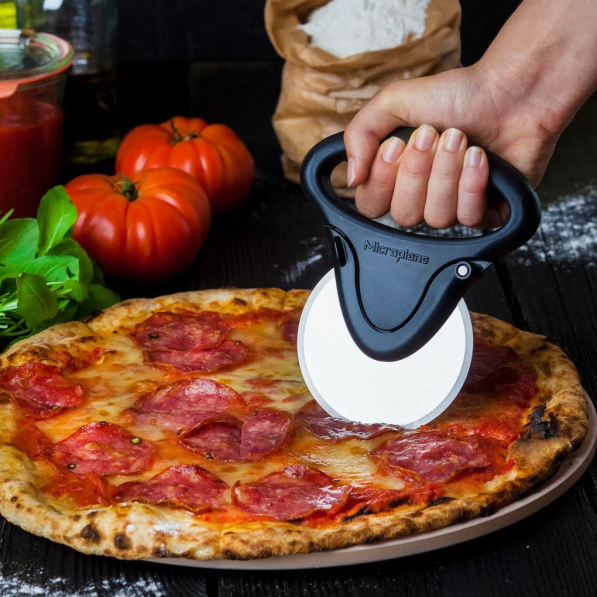 MICROPLANE Specialty - nóż do krojenia pizzy ze stali nierdzewnej
