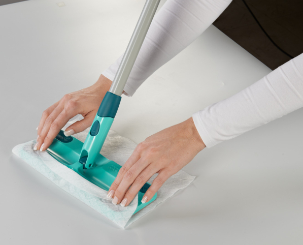 Mop płaski obrotowy do wycierania kurzu ze ściereczkami LEIFHEIT CLEAN & AWAY CLICK SYSTEM