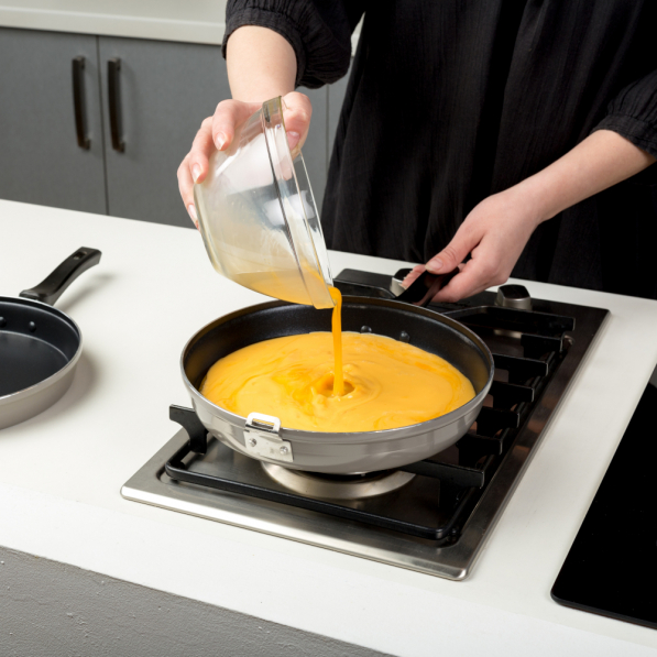 NAVA Duboko 26 cm szara - patelnia do naleśników i omletów nieprzywierająca dwustronna