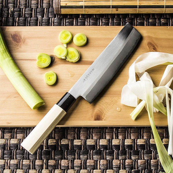 Nóż japoński Nakiri do warzyw i owoców ze stali wysokowęglowej SATAKE YOSHIMITSU KREMOWY 16 cm