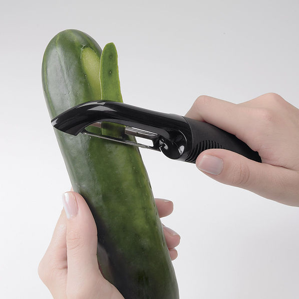 OXO Good Grips Slim czarna - obieraczka / obierak do warzyw i owoców plastikowy