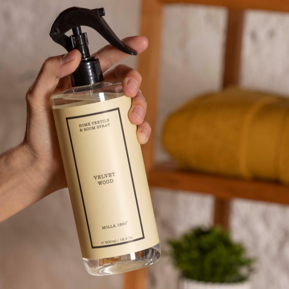 Odświeżacz powietrza i tekstyliów w sprayu CERERIA MOLLA SPRAY HOME VELVET WOOD 500 ml