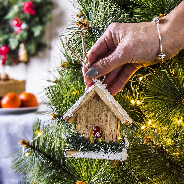 Ozdoba bożonarodzeniowa wisząca drewniana DECO HOUSE DOMEK 10 cm