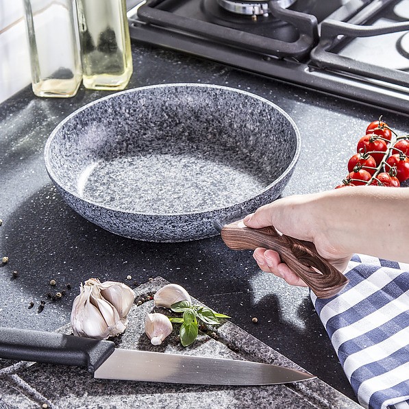 Patelnia granitowa nieprzywierająca KONIGHOFFER VENGA SZARA 24 cm