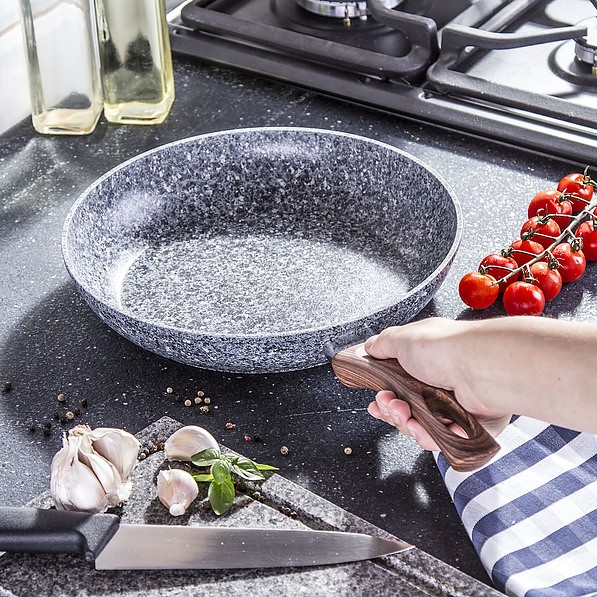 Patelnia granitowa nieprzywierająca KONIGHOFFER VENGA SZARA 26 cm