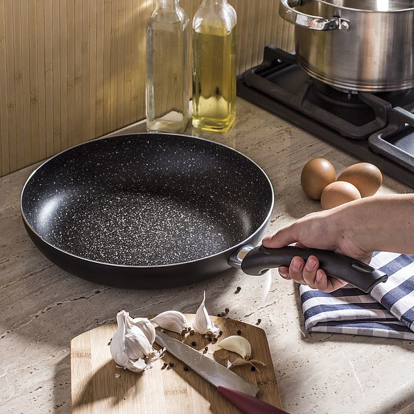 Patelnia marmurowa nieprzywierająca ODELO LENA CZARNA 28 cm