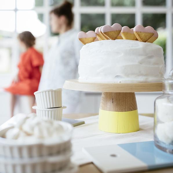 REVOL Touch 33 cm żółta - patera stała na ciasto drewniana - stojak na tort