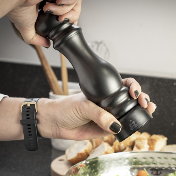 PEUGEOT Paris Chef 22 cm czarny - młynek do pieprzu ze stali nierdzewnej ręczny