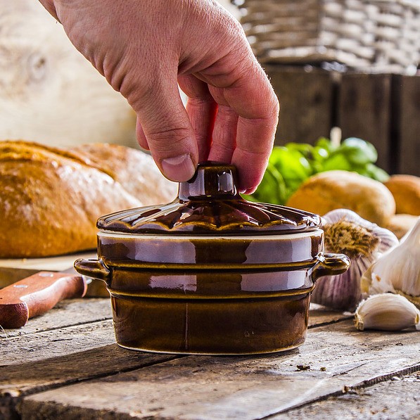 Pojemnik na smalec kamionkowy z pokrywką KRYSTYNKA GARNUSZEK BRĄZOWY 0,3 l