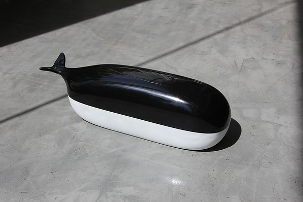 QUALY Willy Whale biało-czarny - pojemnik na drobiazgi plastikowy