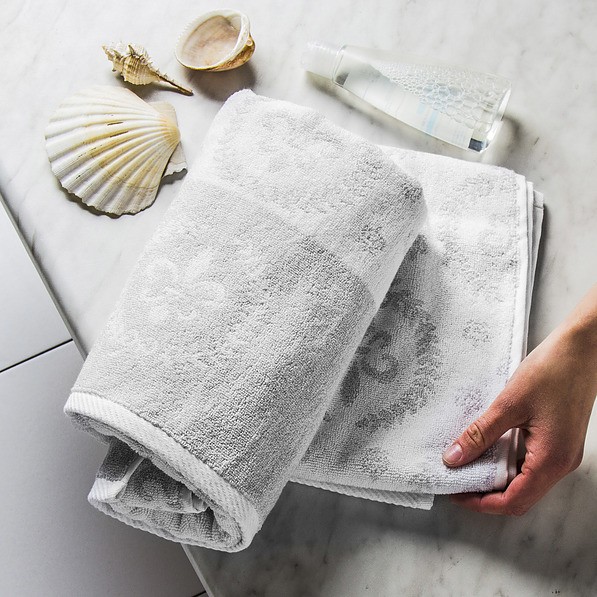 Ręcznik kąpielowy bawełniany MISS LUCY CHILAC BIAŁY 70 x 140 cm