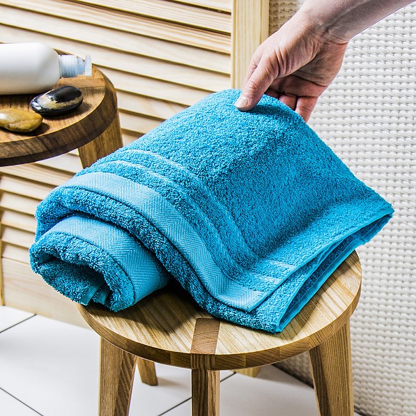 Ręcznik kąpielowy bawełniany MISS LUCY MADERA TURKUSOWY 70 x 140 cm