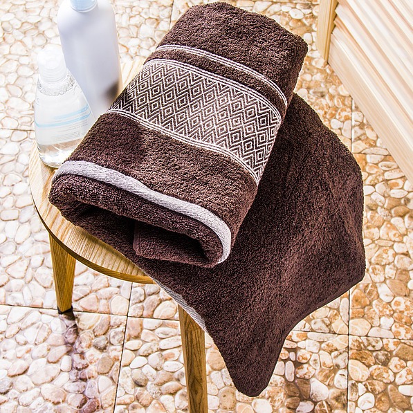 Ręcznik kąpielowy bawełniany MISS LUCY SANNY BRĄZOWY 70 x 140 cm