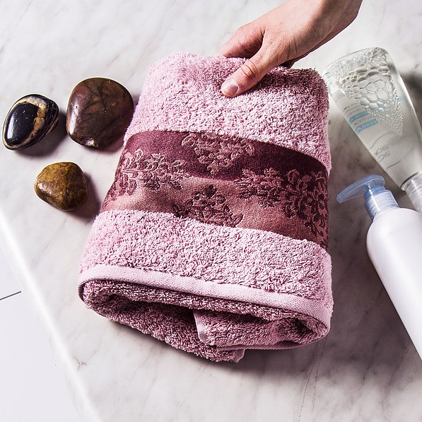 Ręcznik łazienkowy bawełniany MISS LUCY ALINDA RÓŻOWY 50 x 90 cm