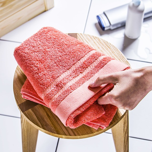 Ręcznik łazienkowy bawełniany MISS LUCY MADERA MORELOWY 50 x 90 cm