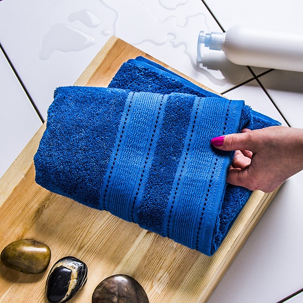 Ręcznik łazienkowy bawełniany MISS LUCY MARLA GRANATOWY 50 x 90 cm