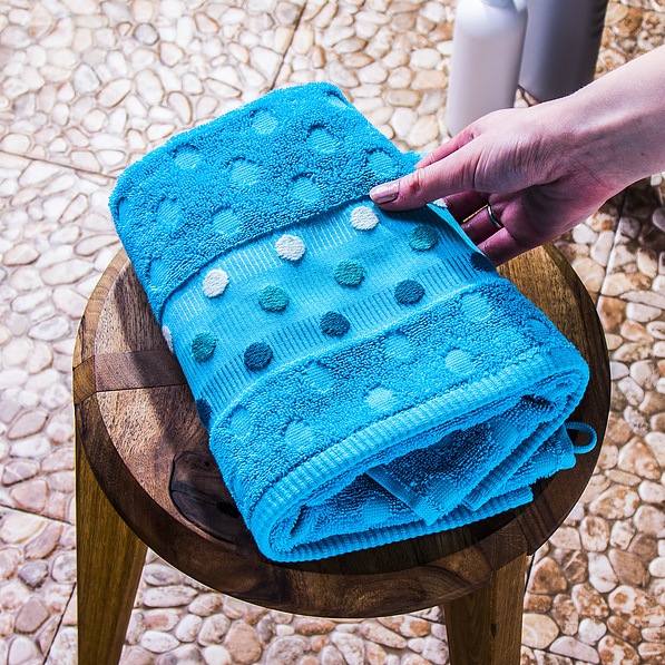 Ręcznik łazienkowy bawełniany MISS LUCY ROTUNDA TURKUSOWY 50 x 90 cm