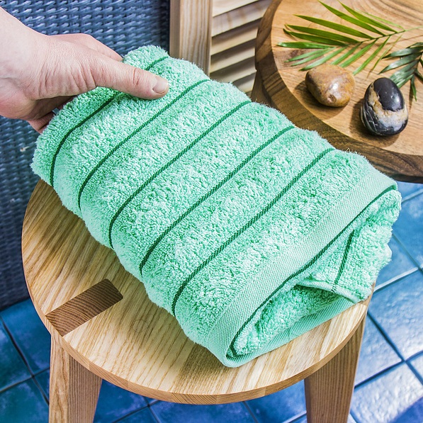 Ręcznik łazienkowy bawełniany MISS LUCY VACANZA MIĘTOWY 50 x 90 cm 