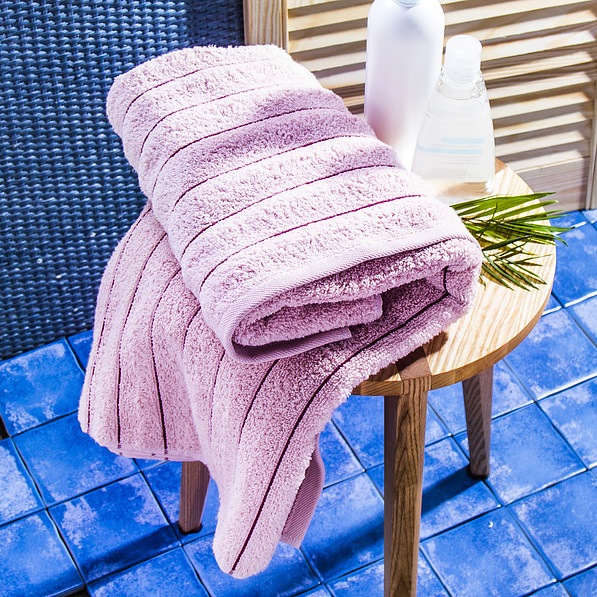 Ręcznik łazienkowy bawełniany MISS LUCY VACANZA RÓŻOWY 70 x140 cm 