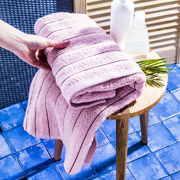 Ręcznik łazienkowy bawełniany MISS LUCY VACANZA RÓŻOWY 70 x140 cm 