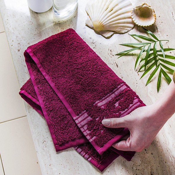Ręcznik łazienkowy do rąk bawełniany MISS LUCY MARTYNIKA BORDOWY 30 x 50 cm