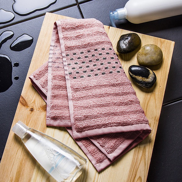 Ręcznik łazienkowy do rąk bawełniany MISS LUCY PAVIA RÓŻOWY 30 x 50 cm 