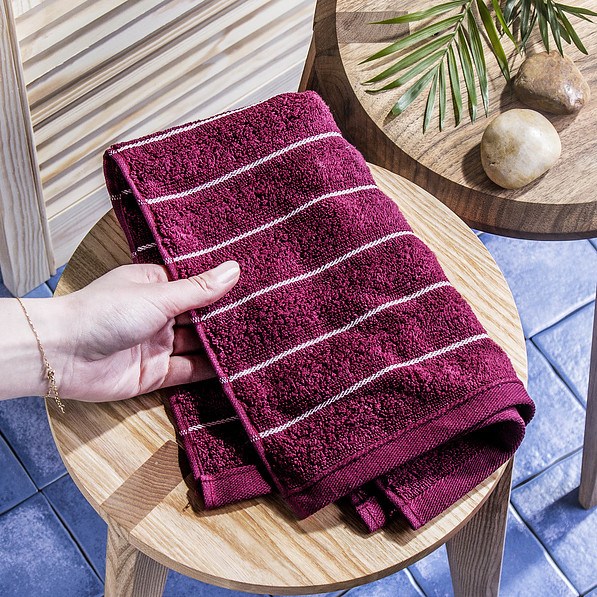 Ręcznik łazienkowy do rąk bawełniany MISS LUCY VACANZA BORDOWY 30 x 50 cm 