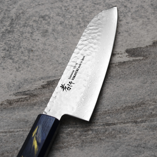 SAKAI TAKAYUKI Urushi Saiseki 17 cm - nóż japoński Santoku ze stali damasceńskiej