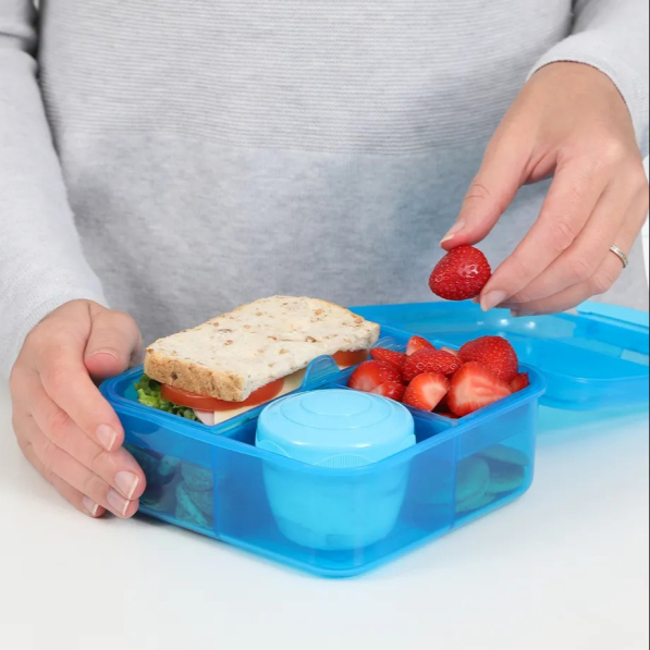 SISTEMA Lunch Bento Cube 1,25 l - lunch box / śniadaniówka trzykomorowa z pojemnikiem na sos
