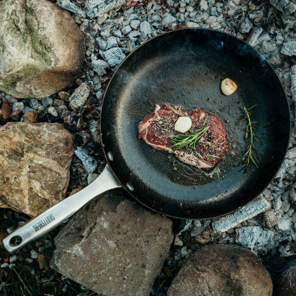 SKOTTSBERG Cast Iron 2 szt. - zestaw patelni żeliwnych na ognisko nieprzywierających