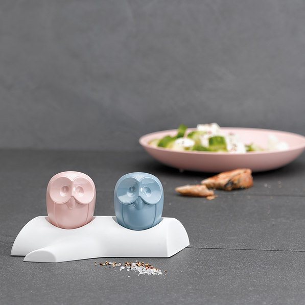 KOZIOL Elli Pastel wielokolorowe - solniczka i pieprzniczka plastikowe na stojaku