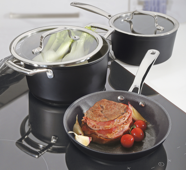 SPRING Meridian Intense Pro - zestaw 3 garnków aluminiowych z pokrywkami i patelnią nieprzywierającą