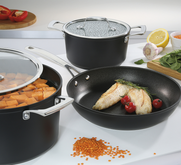 SPRING Meridian Intense Pro - zestaw 3 garnków aluminiowych z pokrywkami i patelnią nieprzywierającą