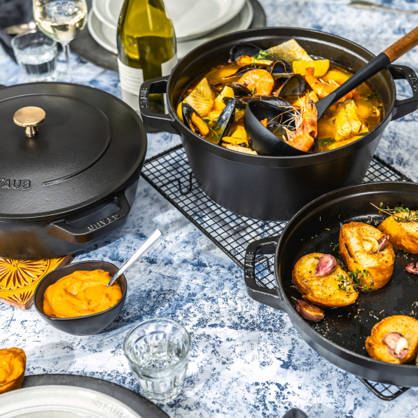 STAUB Cast Iron czarny - zestaw 2 garnków żeliwnych z pokrywką i patelnią