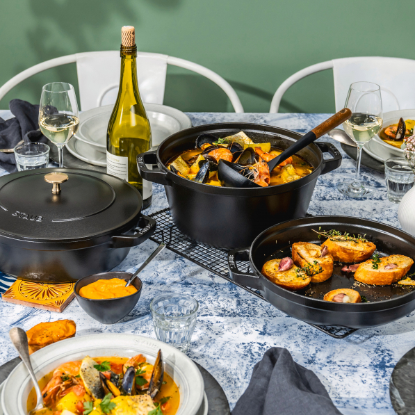 STAUB Cast Iron czarny - zestaw 2 garnków żeliwnych z pokrywką i patelnią