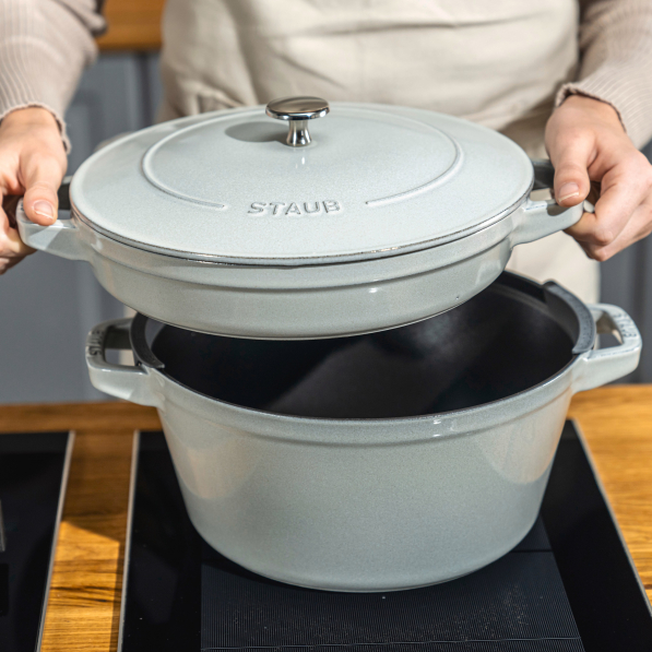 STAUB Cast Iron 4,2 l jasnoszary - garnek żeliwny z pokrywką i patelnią