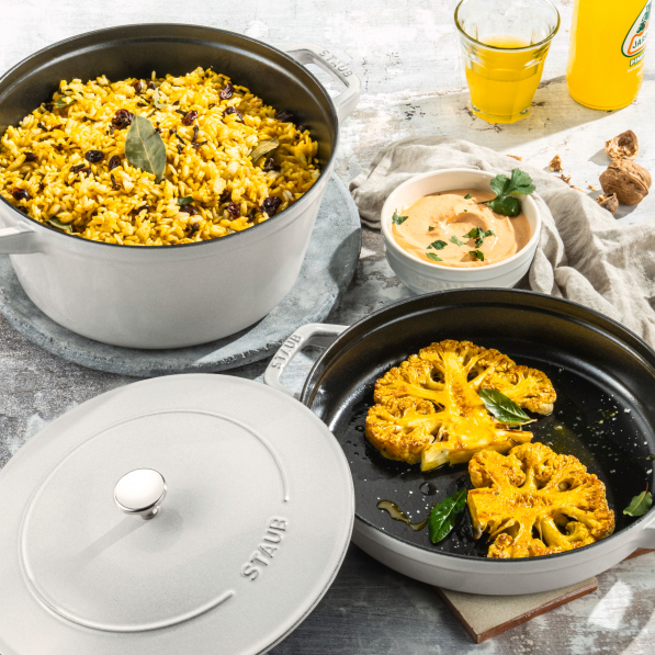 STAUB Cast Iron biały - zestaw 2 garnków żeliwnych z pokrywką i patelnią