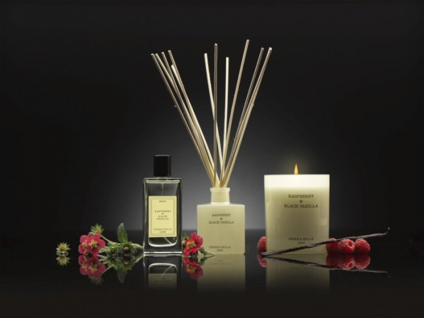 Świeca zapachowa sojowa w słoiku CERERIA MOLLA BOUTIQUE RASPBERRY AND BLACK VANILLA 230 g