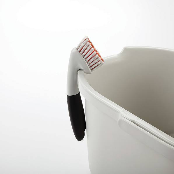 OXO Good Grips biało-czarna - szczotka do mycia fug plastikowa
