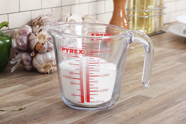 Szklany dzbanek z miarką PYREX SZKLANY 0,5 l