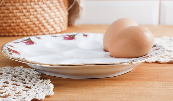Talerz na jajka porcelanowy CHODZIEŻ IWONA ZŁOCONA RÓŻA 21,5 cm