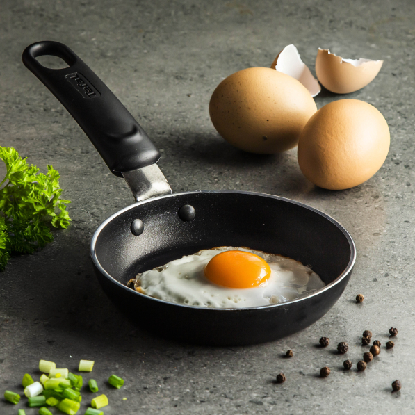 TEFAL Simply Clean 12 cm czarna - patelnia tytanowa nieprzywierająca