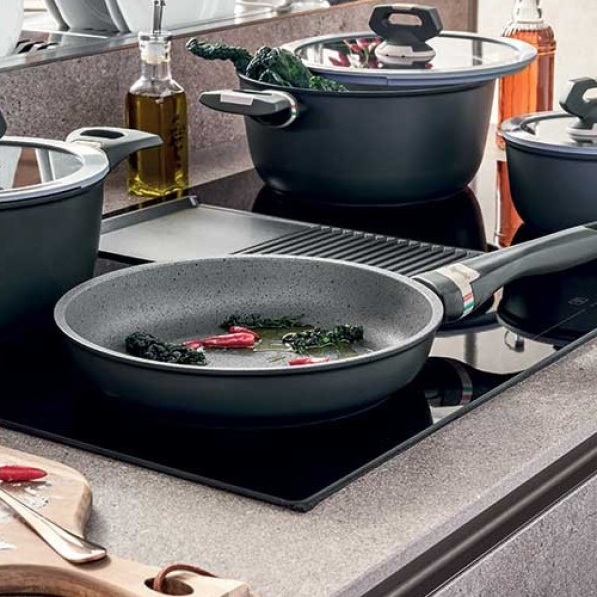 TOGNANA Italika Premium 26 cm - patelnia marmurowa nieprzywierająca