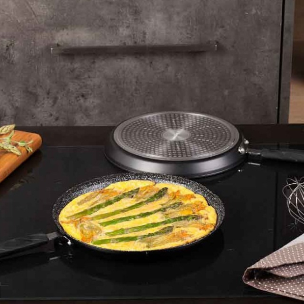 TOGNANA Sphera 26 cm - patelnia do omletów dwustronna nieprzywierająca