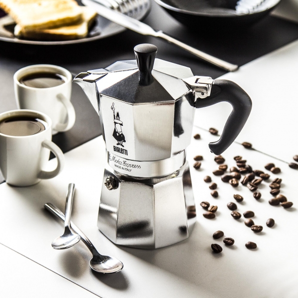 BIALETTI Moka Express na 6 filiżanek espresso (6 tz) - włoska kawiarka aluminiowa ciśnieniowa